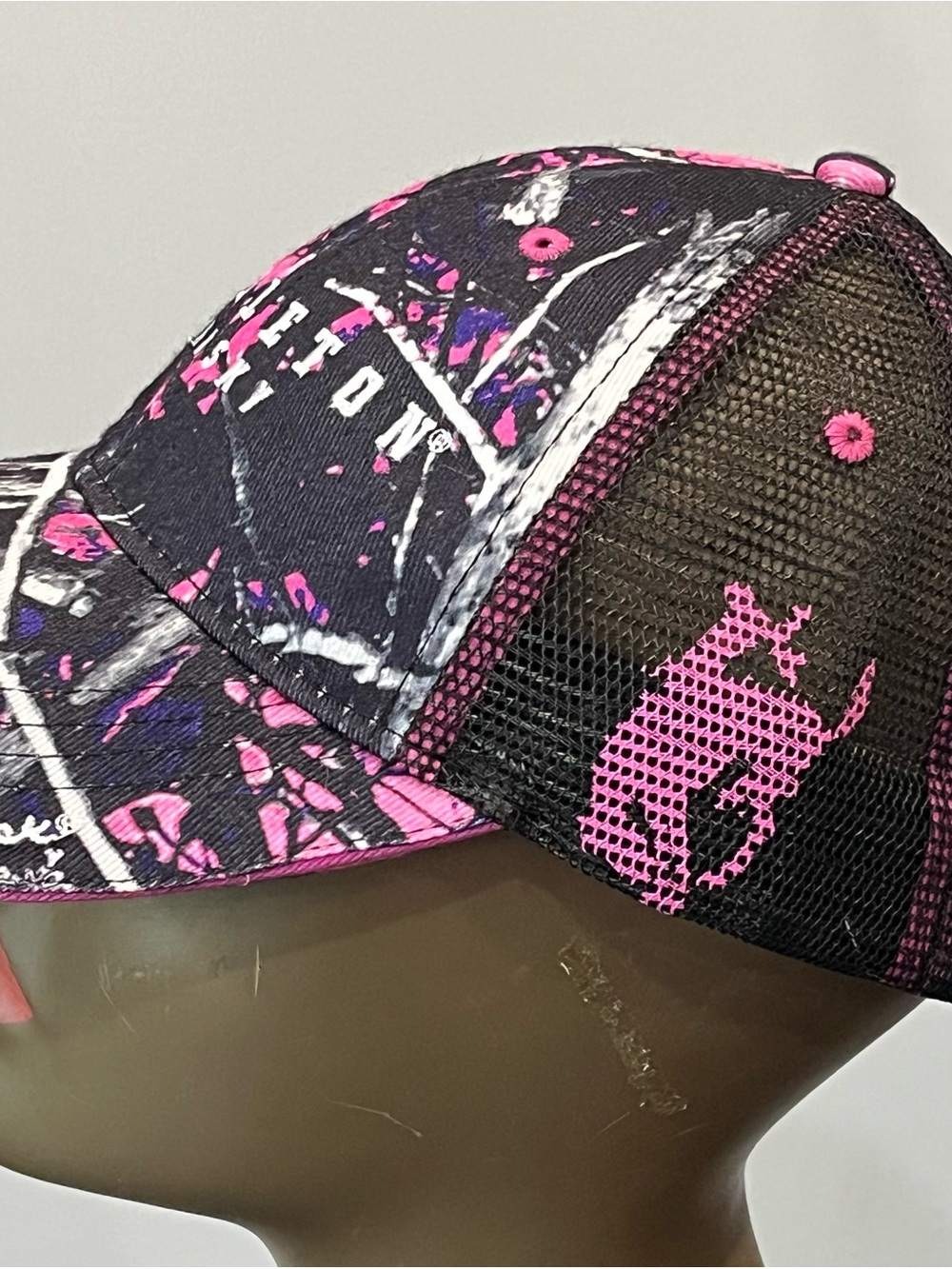 Black Quilted Puffer Vest xl with Pink Camo Accents & hat - Picture 10 of 14